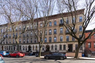 242 Madison St in Brooklyn, NY - Building Photo - Building Photo