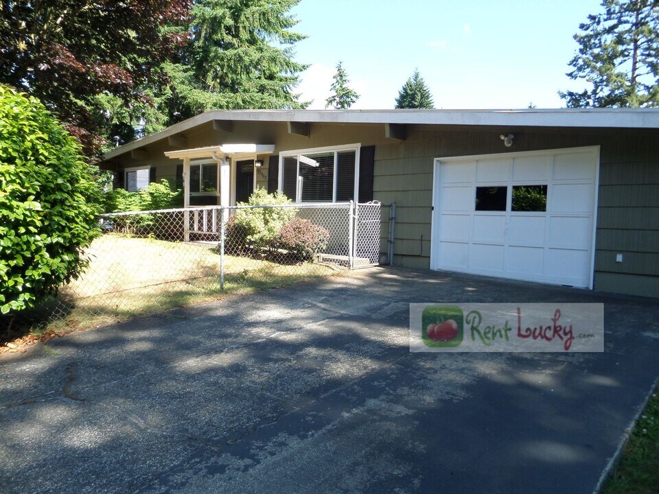 32905 28th Ave SW in Federal Way, WA - Building Photo