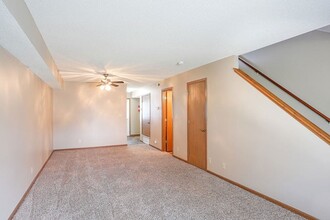 South Park Apartments in Newton, KS - Foto de edificio - Building Photo