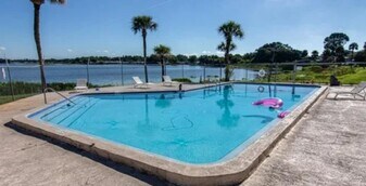 1836 N Crystal Lake Dr, Unit 37 The Grove in Lakeland, FL - Building Photo