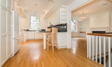 64 Mt Vernon St in Boston, MA - Building Photo - Building Photo