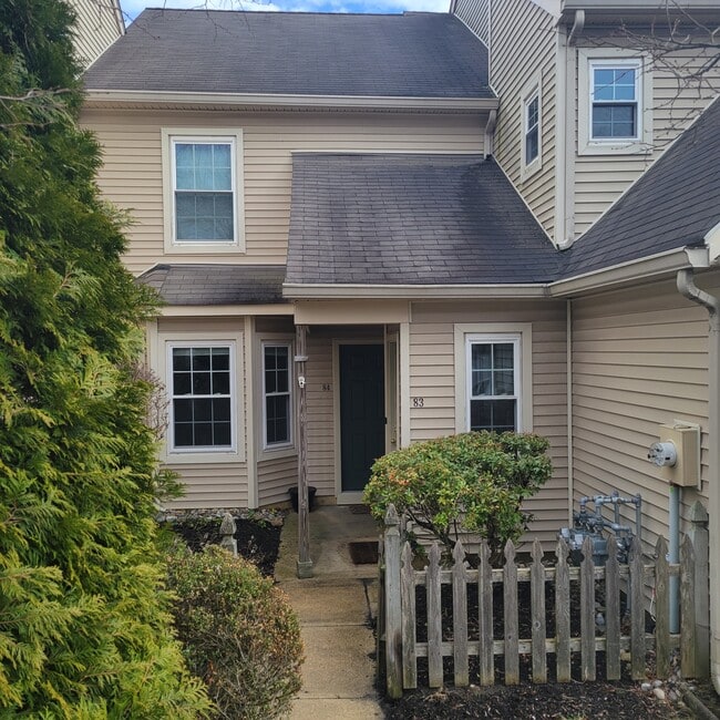 84 Woodlake Dr in Evesham, NJ - Foto de edificio - Building Photo