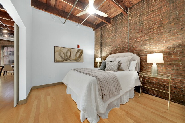 115 W Galena Blvd in Aurora, IL - Building Photo - Building Photo