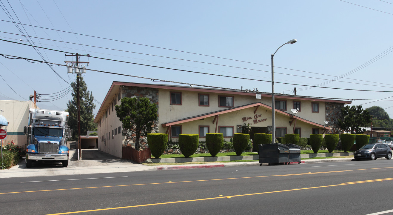 Monarch Manor in Monrovia, CA - Building Photo