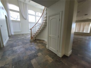 8304 Broad Peak Dr in Las Vegas, NV - Building Photo - Building Photo