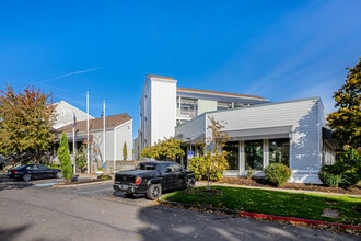 Columbia Point West in Portland, OR - Foto de edificio - Building Photo