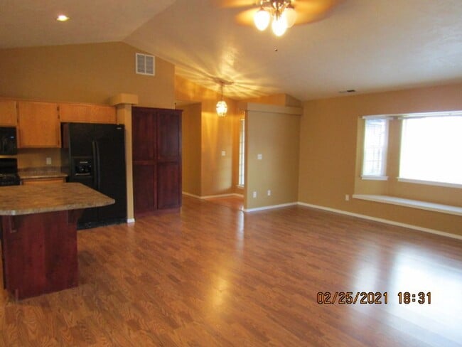 990 Sydney Ct in Central Point, OR - Building Photo - Building Photo