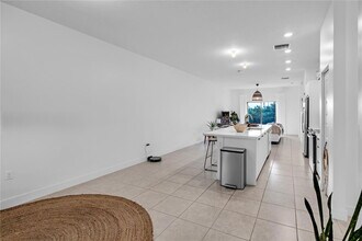 8175 NW 104th Ave in Doral, FL - Building Photo - Building Photo