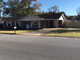 16313 Lamont Rd in Biloxi, MS - Building Photo