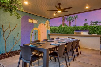 2230 Tamarisk Rd in Palm Springs, CA - Building Photo - Building Photo