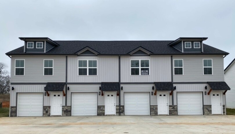 1035 Glenkirk Dr in Clarksville, TN - Building Photo