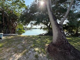 6791 NW 32nd Ave in Fort Lauderdale, FL - Building Photo