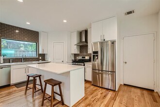 4916 McKinney St in Houston, TX - Building Photo - Building Photo