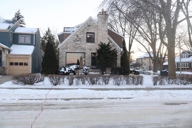 637 S Shore Dr in Madison, WI - Building Photo - Building Photo