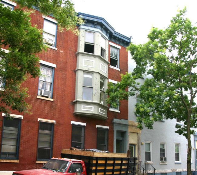 1734 Mount Vernon St in Philadelphia, PA - Building Photo - Building Photo