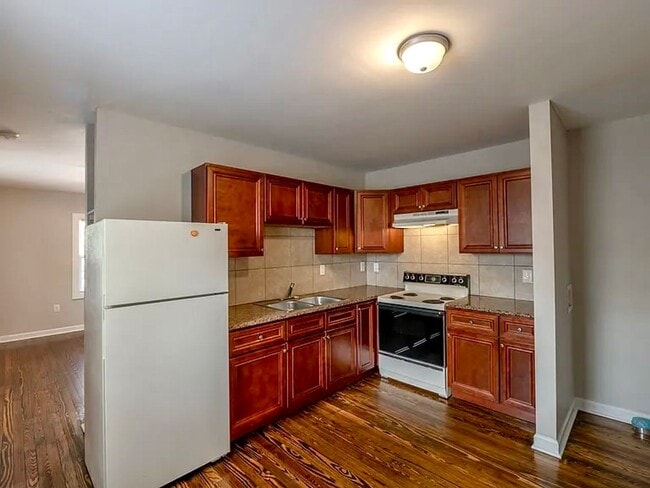 1025 Rosedale Ave in Durham, NC - Foto de edificio - Building Photo