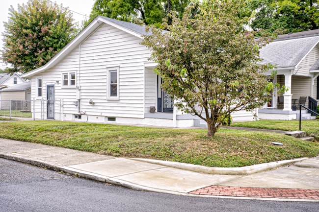 1028 Forrest St in Louisville, KY - Building Photo - Building Photo