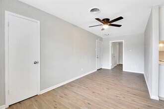 3533 Midwest Dr in Bryan, TX - Building Photo - Building Photo