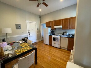 1193 Commonwealth Ave, Unit 5 in Boston, MA - Foto de edificio - Building Photo