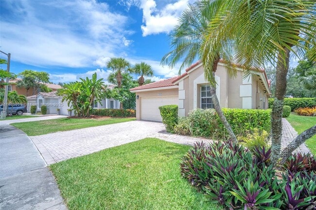 17002 NW 10th St in Pembroke Pines, FL - Building Photo - Building Photo