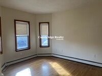 14 Clarendon St, Unit 14 in Watertown, MA - Building Photo - Building Photo