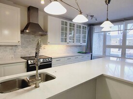11007-11083 83 Ave NW in Edmonton, AB - Building Photo