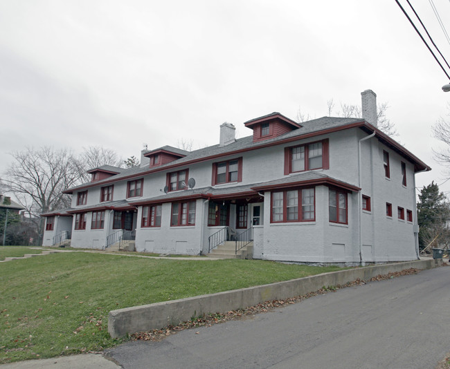 943 Five Oaks Ave in Dayton, OH - Foto de edificio - Building Photo