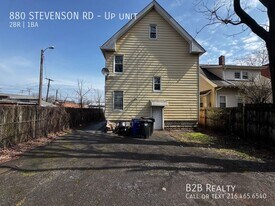 880 Stevenson Rd in Cleveland, OH - Building Photo