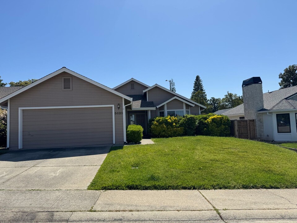 5620 Miners Cir in Rocklin, CA - Building Photo