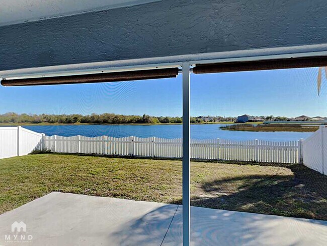 8105 Tar Hollow Dr, Unit 300-02 in Gibsonton, FL - Building Photo - Building Photo