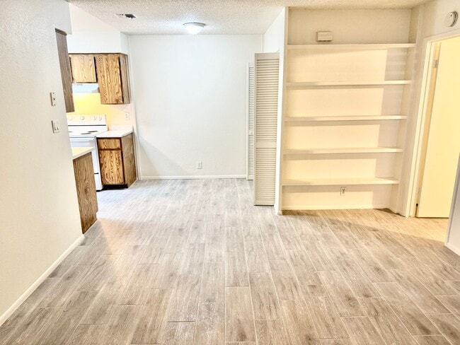 9015 W Elm St in Phoenix, AZ - Building Photo - Building Photo