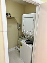 12821 SW 43rd Dr in Miami, FL - Foto de edificio - Building Photo