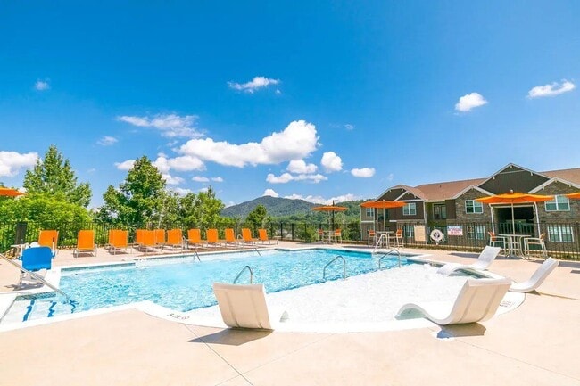 Mountain View in Asheville, NC - Foto de edificio - Building Photo