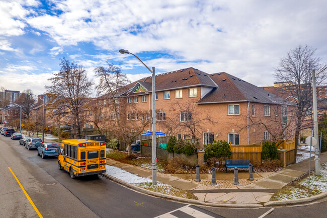 51 Pioneer Av in Toronto, ON - Building Photo - Building Photo