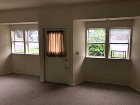 471 New Paltz Rd, Unit 1 in Highland, NY - Building Photo