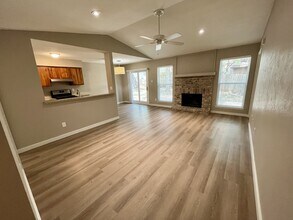 4501 Dorsett Oaks Cir, Unit A in Austin, TX - Building Photo - Building Photo