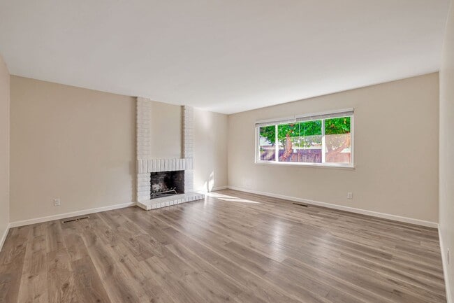 544 Alberta Ave in Sunnyvale, CA - Building Photo - Building Photo
