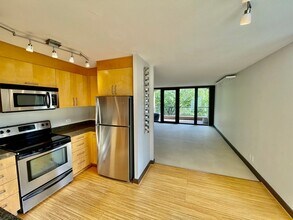 111 SW Harrison St in Portland, OR - Building Photo - Building Photo