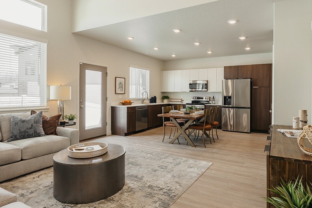 Rise Townhomes in South Jordan, UT - Foto de edificio