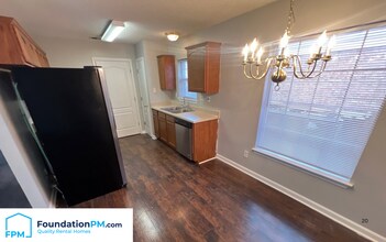 9115 Cinderhill Cove W in Memphis, TN - Building Photo - Building Photo