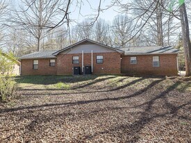 151 Massey Ln in Athens, GA - Building Photo