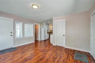 3317 Paraiso Way in Glendale, CA - Building Photo