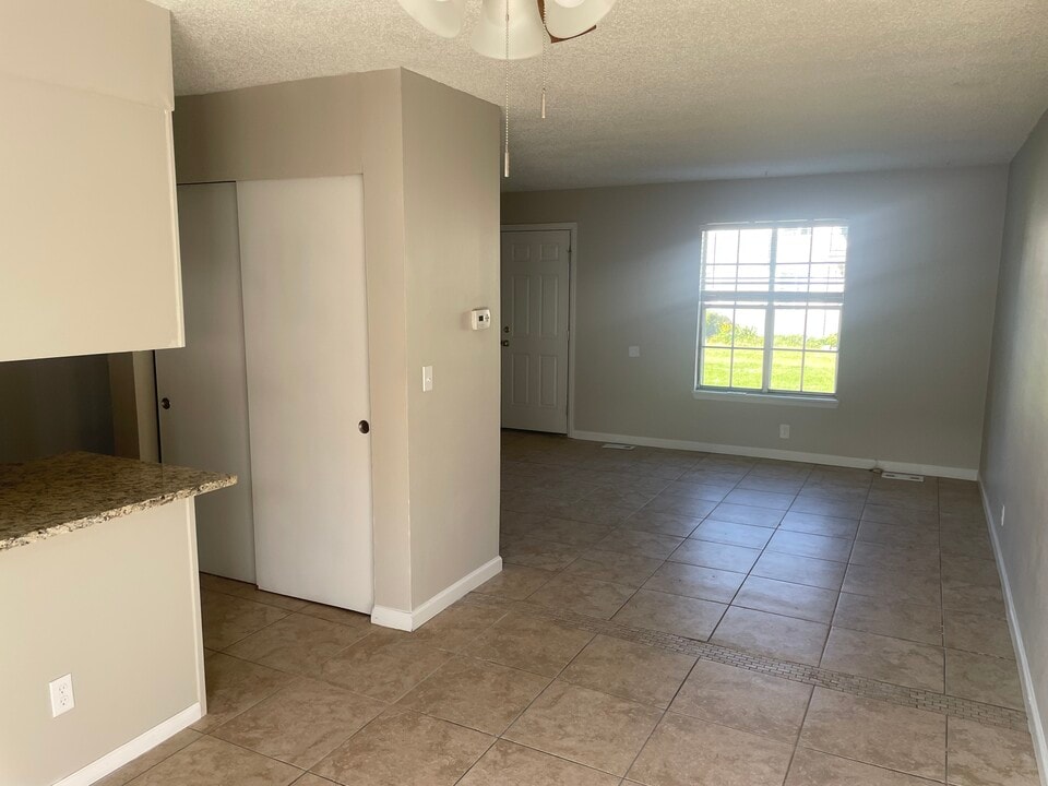 1936 S Oswego Way in Aurora, CO - Building Photo