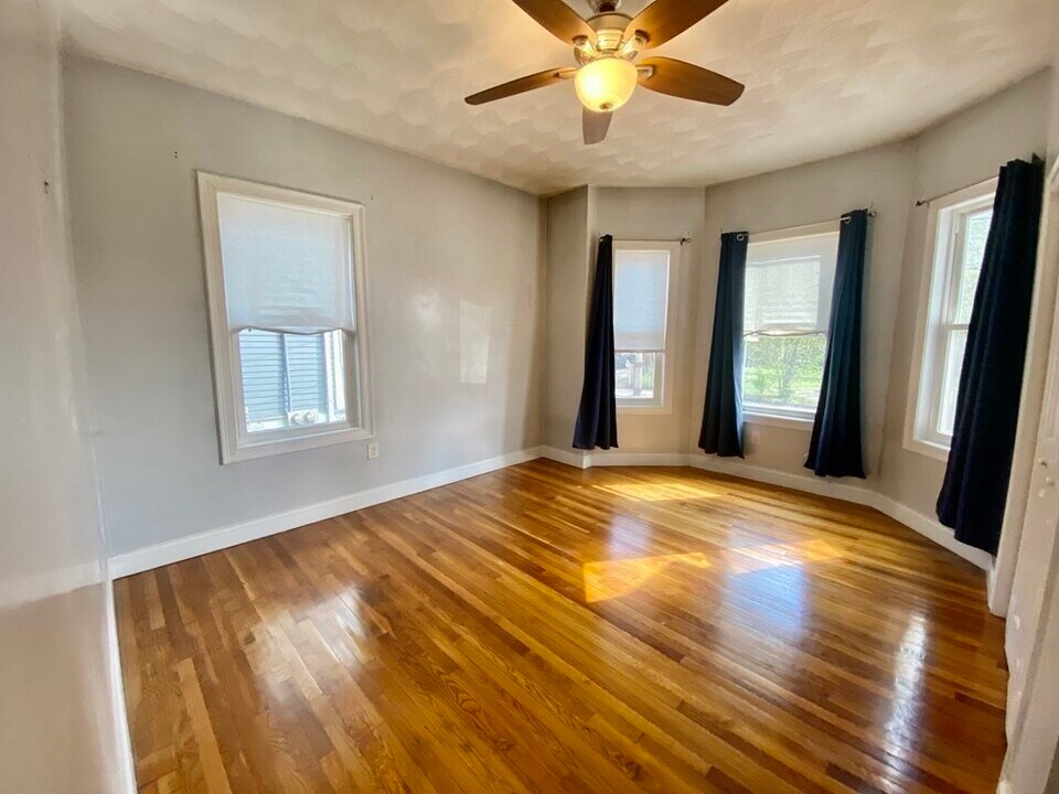 46 Brookley Rd, Unit #1 in Boston, MA - Foto de edificio