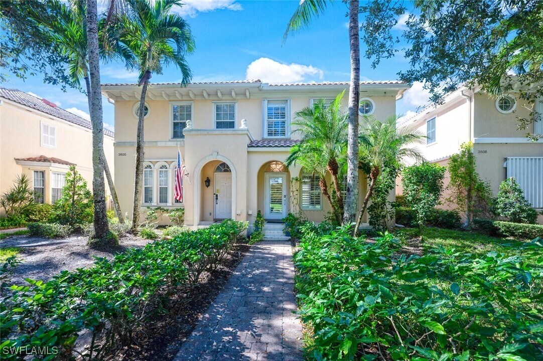 3504 Islandwalk Cir in Naples, FL - Building Photo