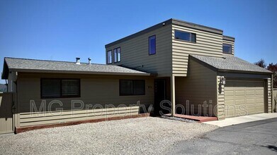 974 Vernal Ave in Mill Valley, CA - Building Photo - Building Photo