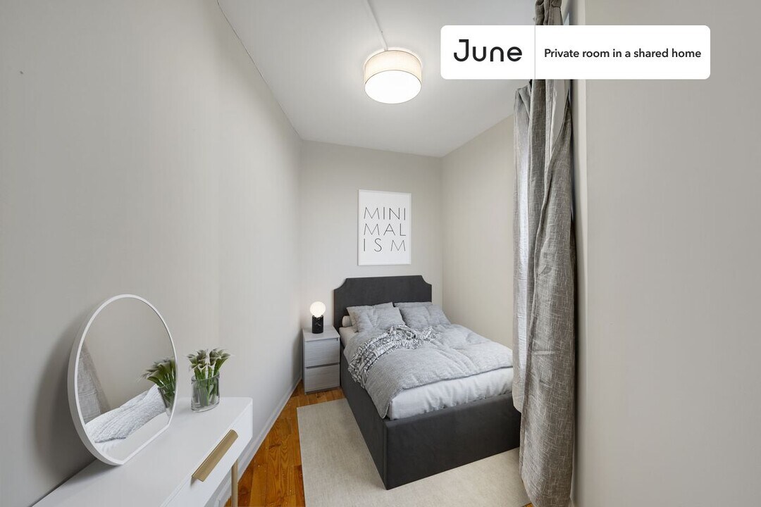 Private bedroom in 3 bed/1 bath Home in New York, NY - Building Photo