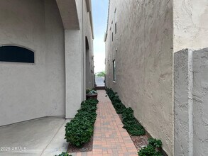 8131 N 13th Wy in Phoenix, AZ - Building Photo - Building Photo