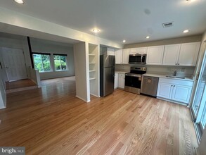 11613 Piney Lodge Rd in North Potomac, MD - Building Photo - Building Photo