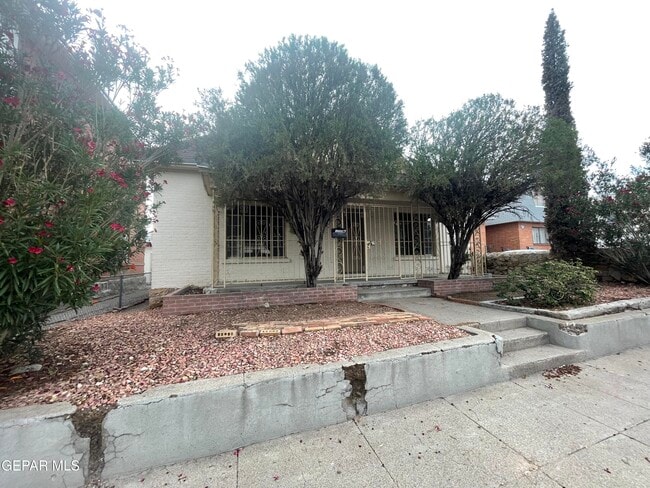 property at 1522 Yandell Dr